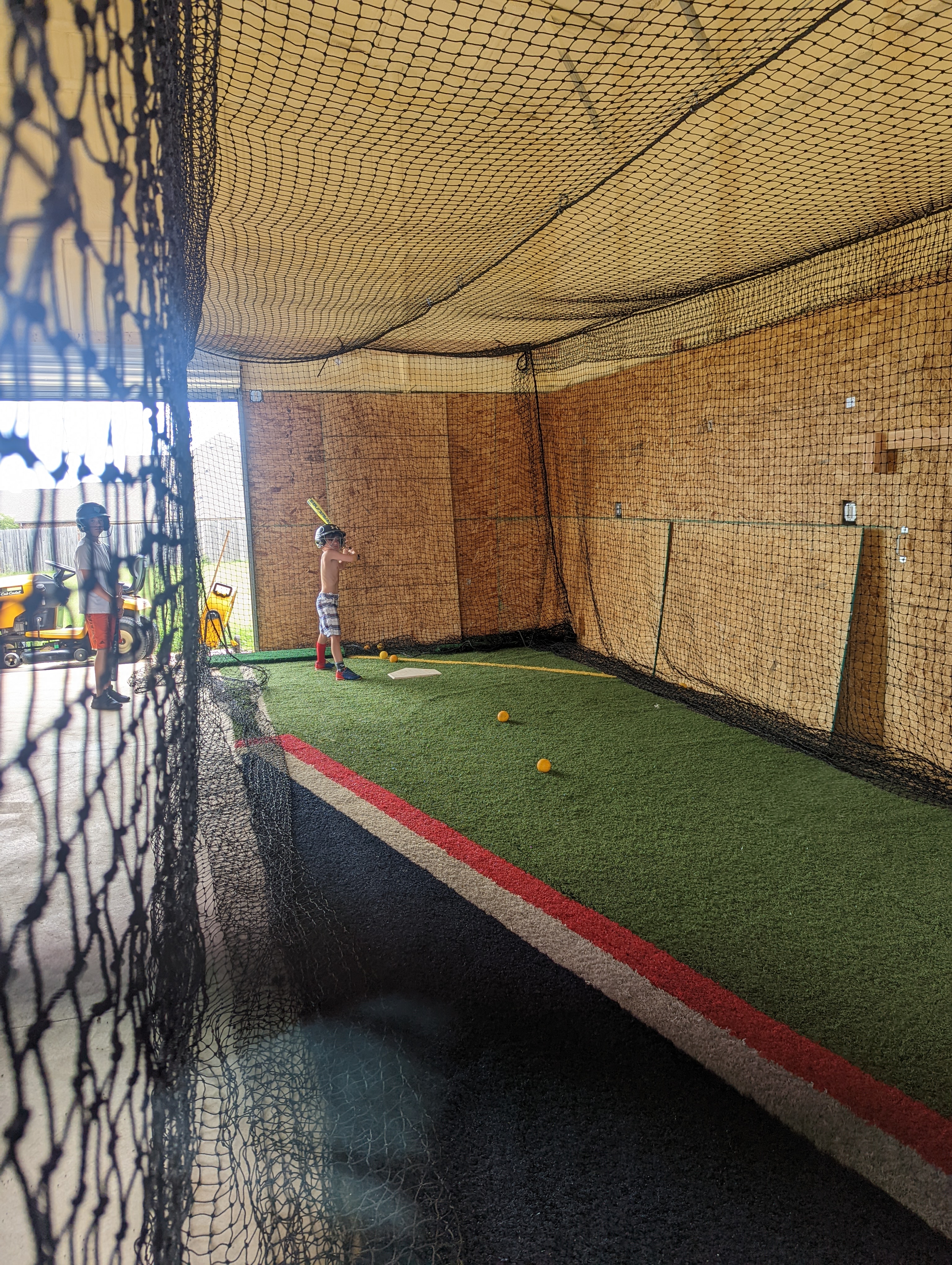 Smaller but effective training space with pitchng machne